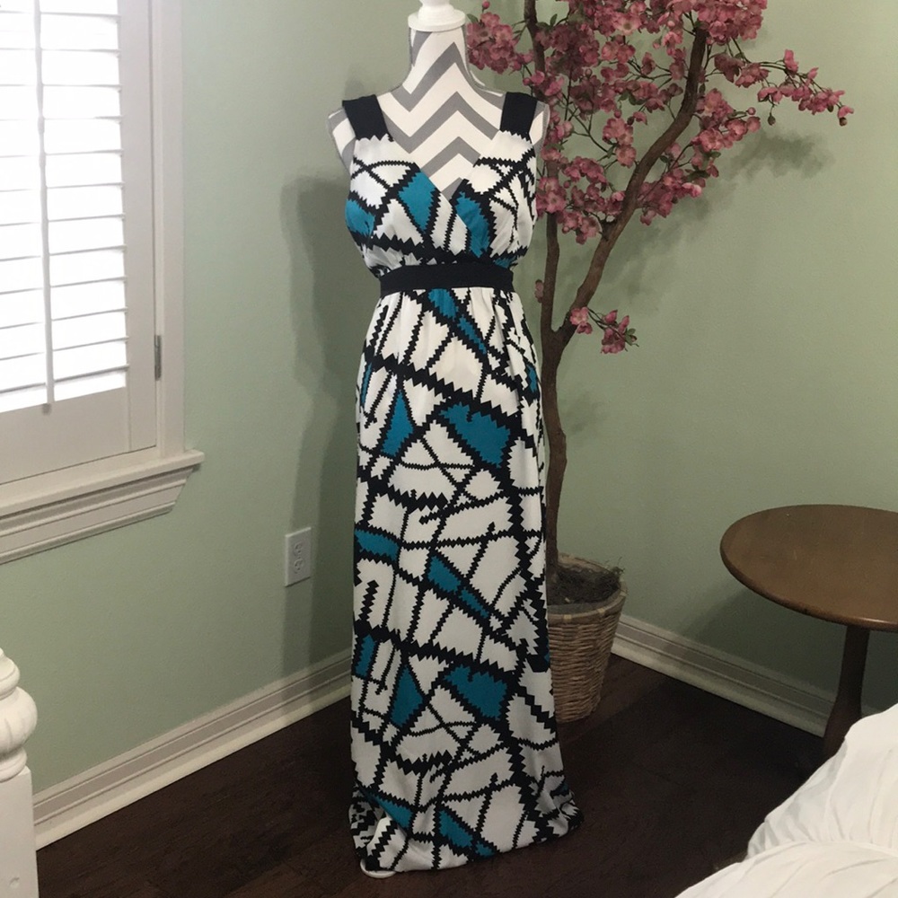 Gorgeous geometric pattern dress